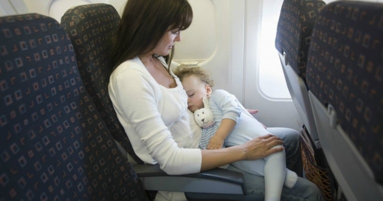 Voyage en avion : 5 choses à savoir si vous allaitez